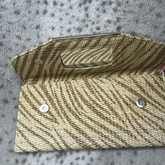 Cream & Tan Nine West Clutch w/Removable Chain - Picture 3 of 8